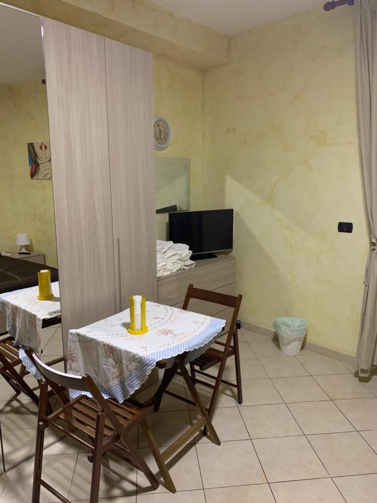 Airport Bedroom House Катания Екстериор снимка