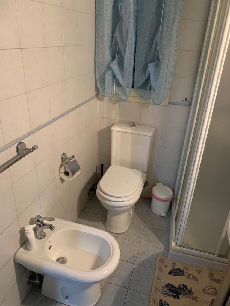 Airport Bedroom House Катания Екстериор снимка